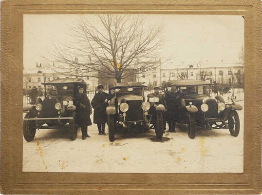 Старинное фото «Автомобили с шофёрами». Россия, нач. XX в.